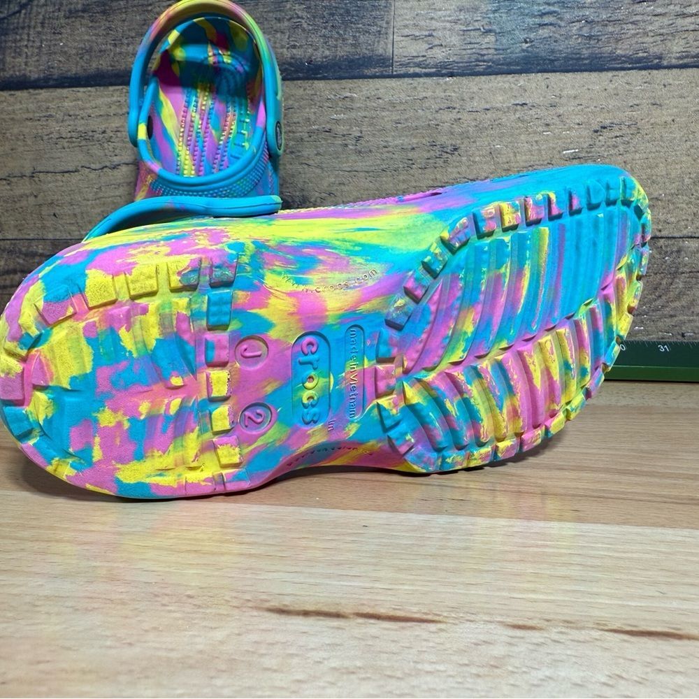 CROCS Vibrant Multicolor Kids Water Shoes - Picture 6 of 8